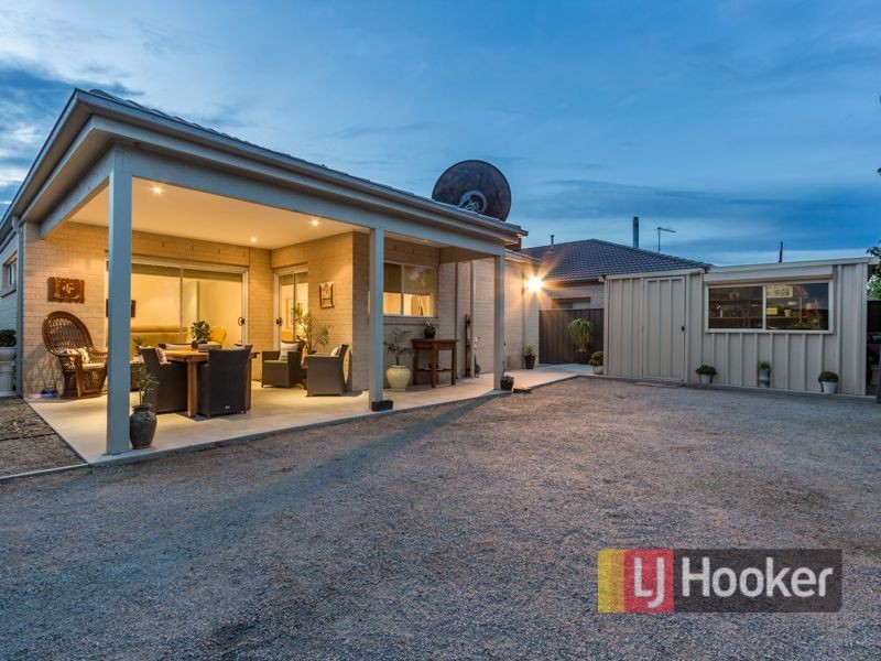 16 William Thwaites Boulevard, Cranbourne North VIC 3977