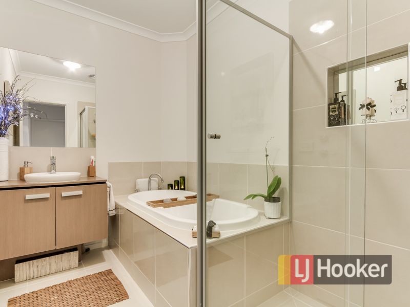 16 William Thwaites Boulevard, Cranbourne North VIC 3977