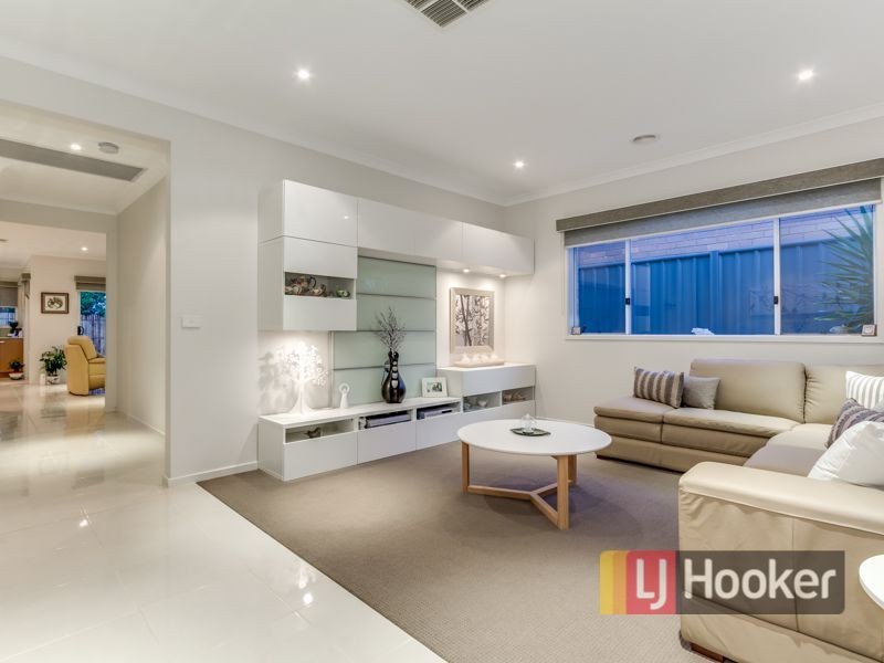 16 William Thwaites Boulevard, Cranbourne North VIC 3977