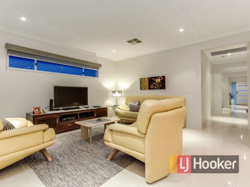 16 William Thwaites Boulevard, Cranbourne North VIC 3977