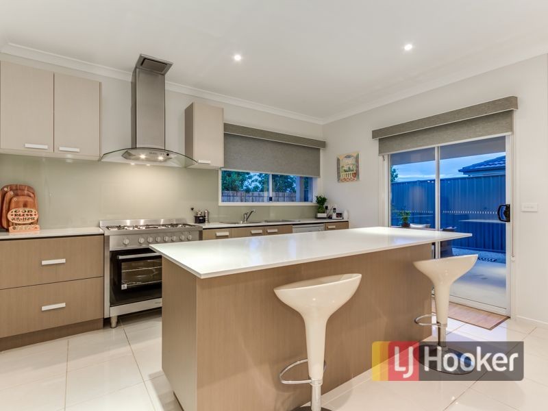 16 William Thwaites Boulevard, Cranbourne North VIC 3977