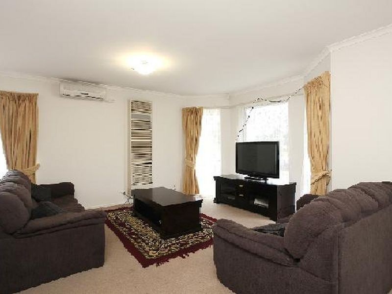 1/81 Endeavour Drive, Cranbourne North VIC 3977