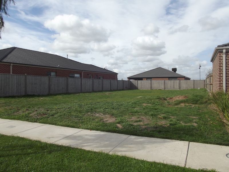 19 Faringdon Crescent, Cranbourne North VIC 3977