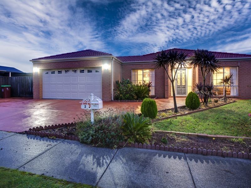3 Sussex Avenue, Cranbourne North VIC 3977