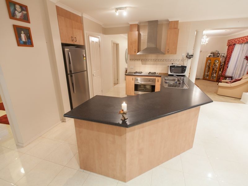 3 Sussex Avenue, Cranbourne North VIC 3977