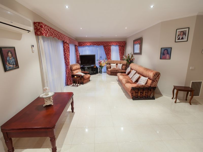 3 Sussex Avenue, Cranbourne North VIC 3977