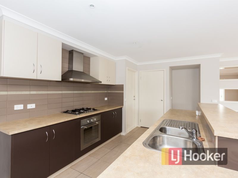 61 Tyndall Street, Cranbourne East VIC 3977
