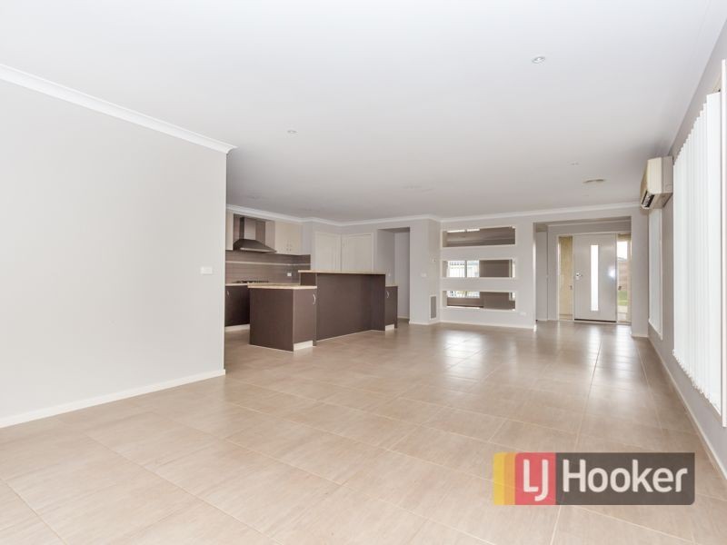 61 Tyndall Street, Cranbourne East VIC 3977