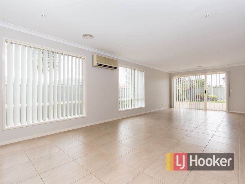 61 Tyndall Street, Cranbourne East VIC 3977