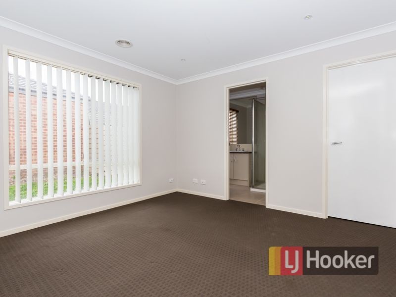 61 Tyndall Street, Cranbourne East VIC 3977