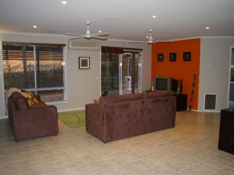 12 Oakleaf Place, Narre Warren VIC 3805