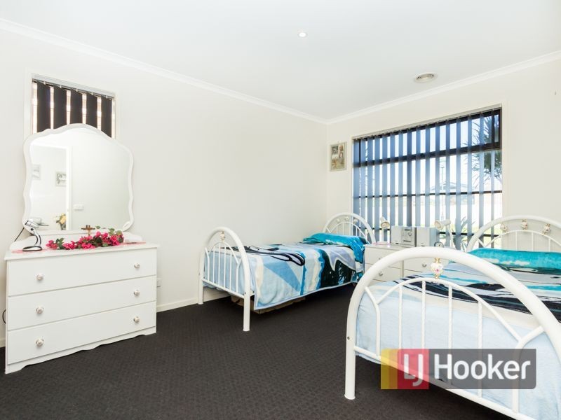 17 Greenaway Terrace, Cranbourne East VIC 3977