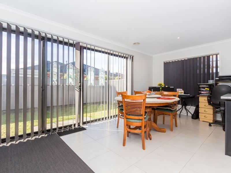 17 Greenaway Terrace, Cranbourne East VIC 3977
