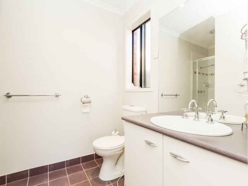 17 Greenaway Terrace, Cranbourne East VIC 3977