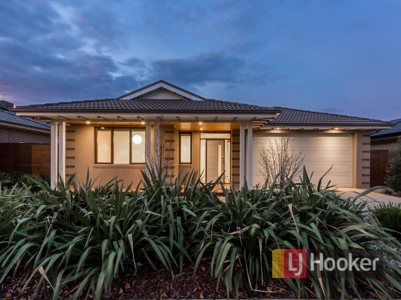 32 Mountainview Boulevard, Cranbourne North VIC 3977