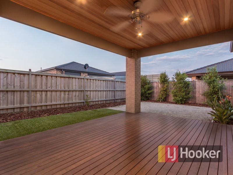 32 Mountainview Boulevard, Cranbourne North VIC 3977