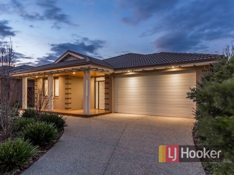 32 Mountainview Boulevard, Cranbourne North VIC 3977