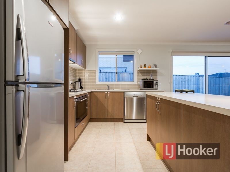 15 Olivebank Crescent, Cranbourne North VIC 3977