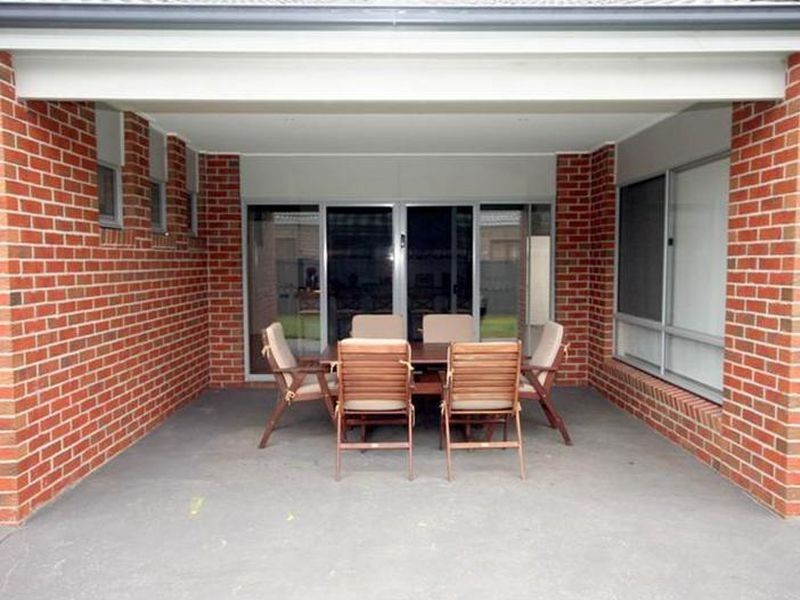 25 McCallum Drive, Cranbourne East VIC 3977