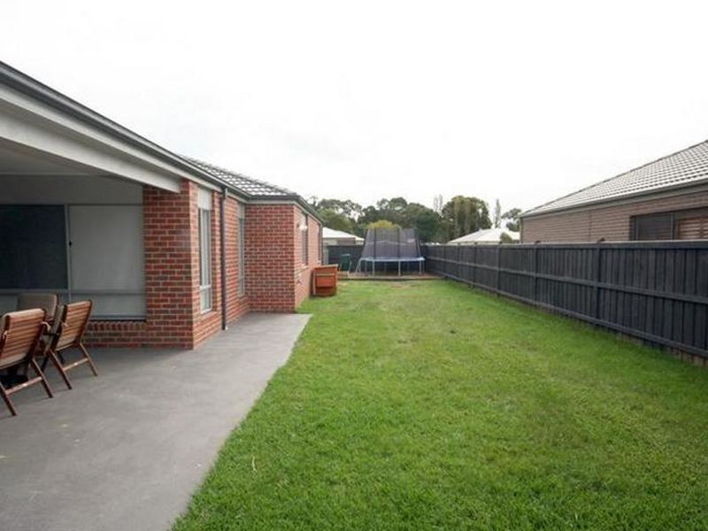 25 McCallum Drive, Cranbourne East VIC 3977