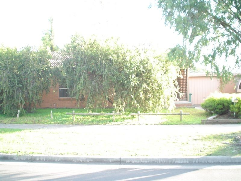 1/2 Barilla Court, Cranbourne VIC 3977