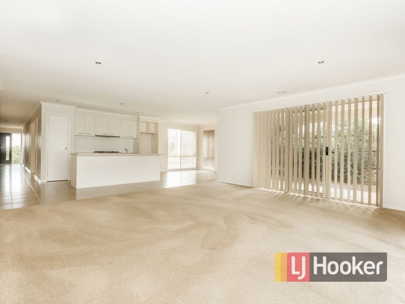 9 Golden Way, Skye VIC 3977