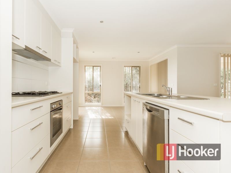 9 Golden Way, Skye VIC 3977