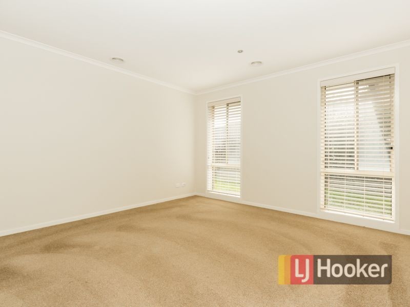 9 Golden Way, Skye VIC 3977