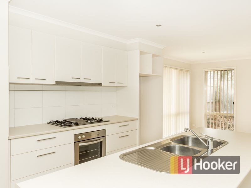 9 Golden Way, Skye VIC 3977