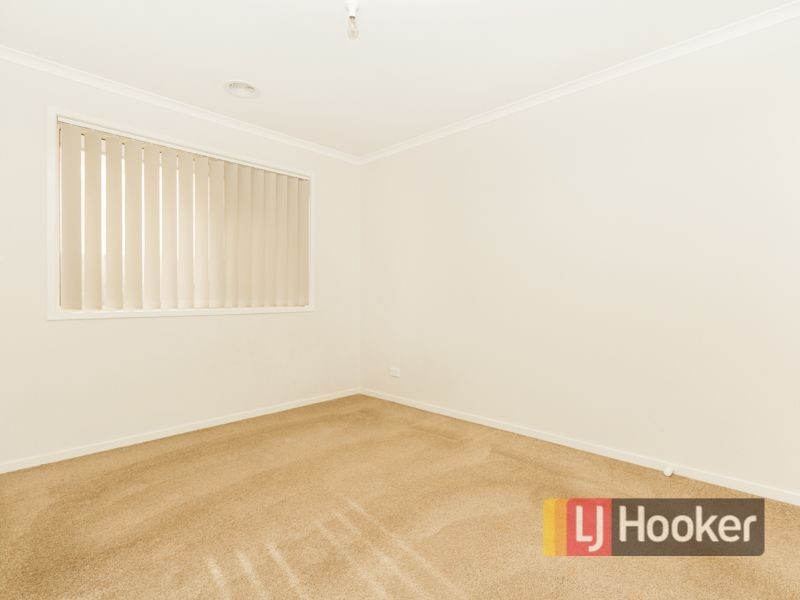 9 Golden Way, Skye VIC 3977