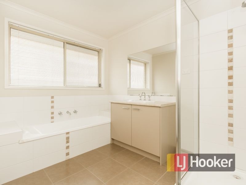 9 Golden Way, Skye VIC 3977