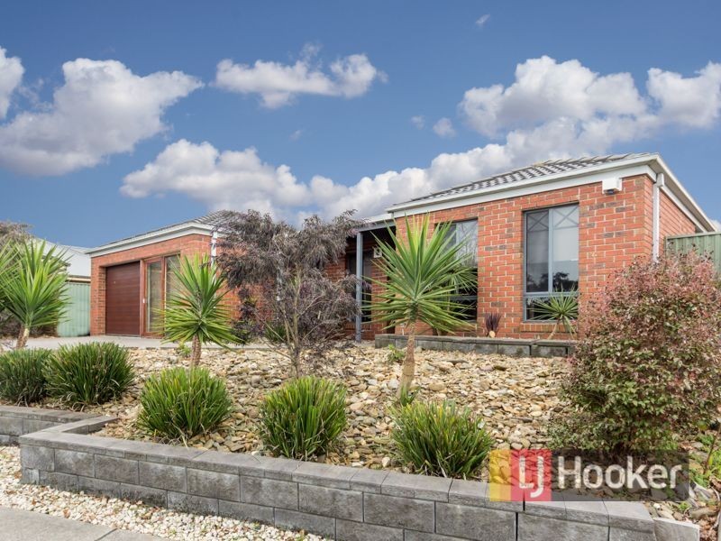10 Foxwood Drive, Cranbourne East VIC 3977
