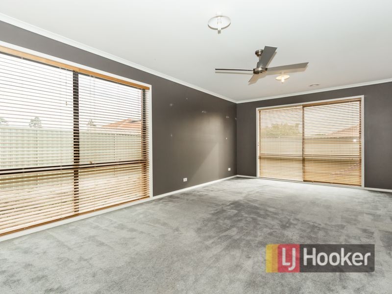 10 Foxwood Drive, Cranbourne East VIC 3977