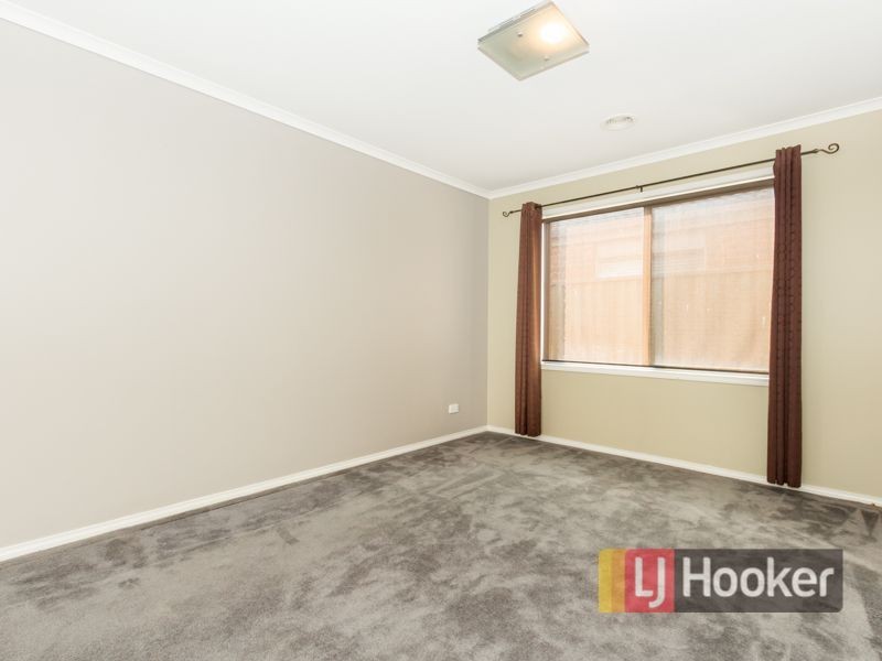 10 Foxwood Drive, Cranbourne East VIC 3977