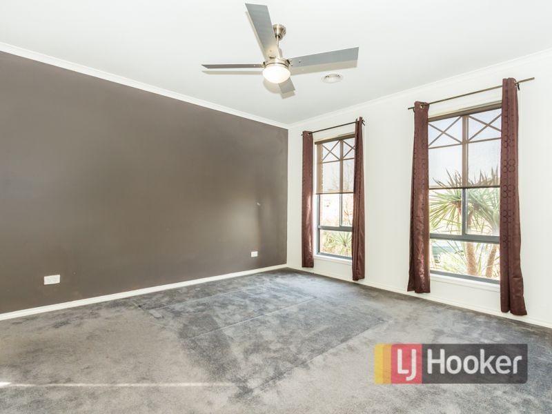 10 Foxwood Drive, Cranbourne East VIC 3977