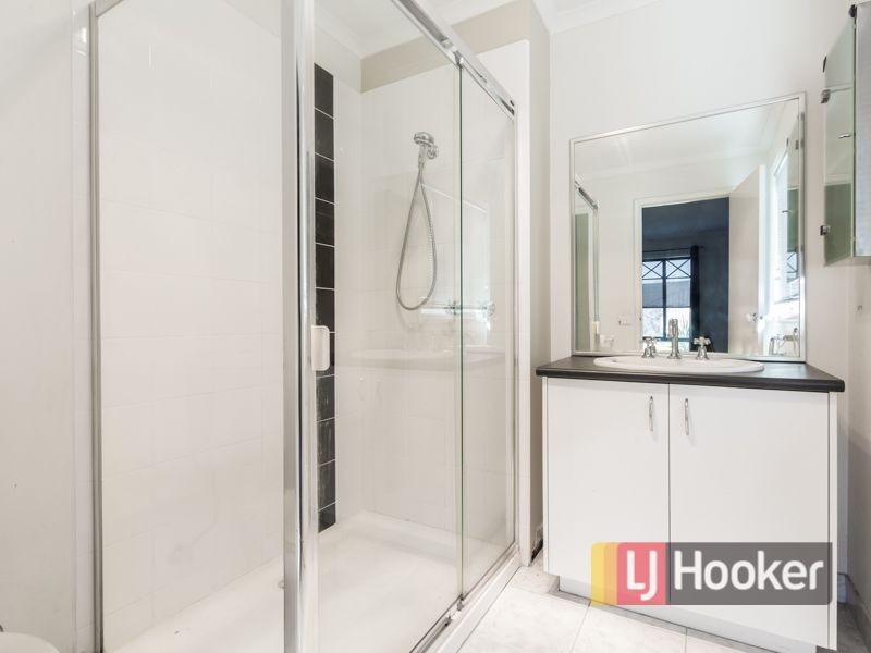 10 Foxwood Drive, Cranbourne East VIC 3977