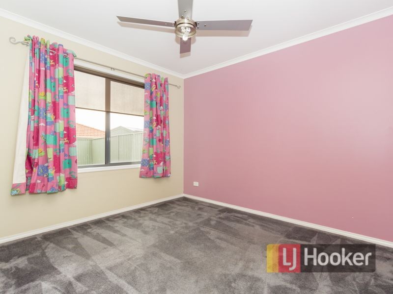 10 Foxwood Drive, Cranbourne East VIC 3977