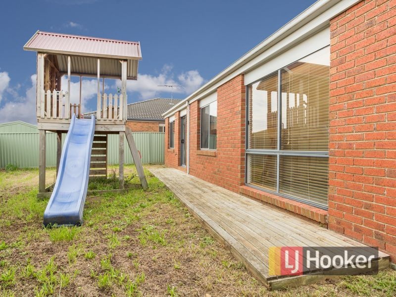 10 Foxwood Drive, Cranbourne East VIC 3977