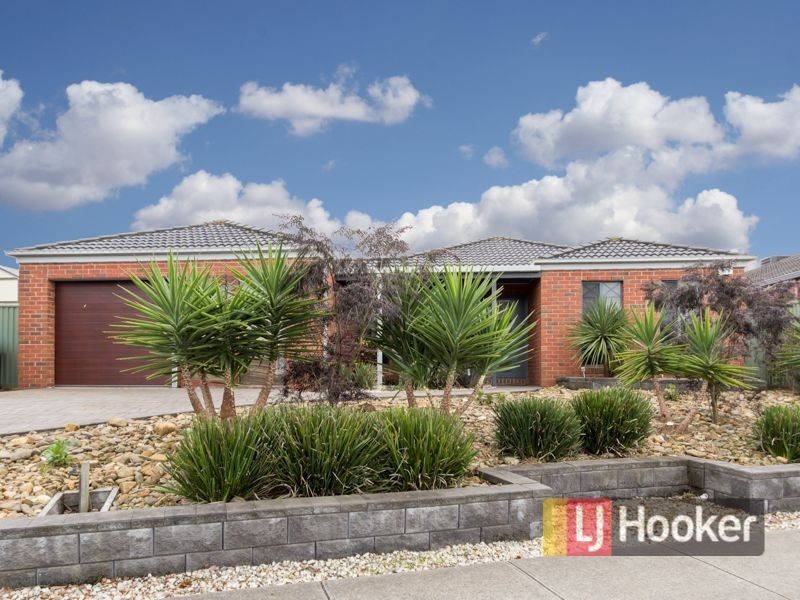 10 Foxwood Drive, Cranbourne East VIC 3977
