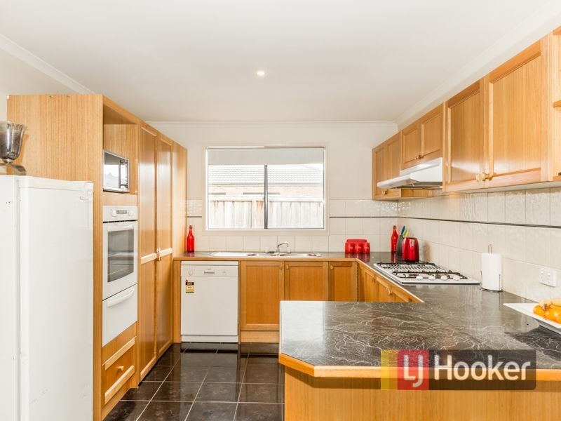 6 Cranberry Place, Cranbourne VIC 3977