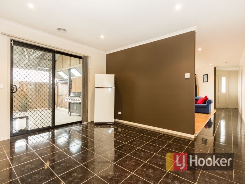 6 Cranberry Place, Cranbourne VIC 3977