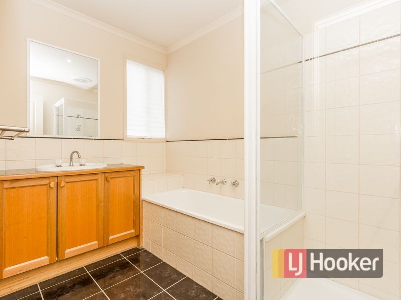 6 Cranberry Place, Cranbourne VIC 3977
