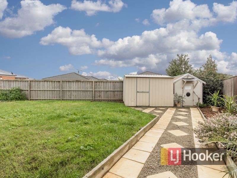 6 Cranberry Place, Cranbourne VIC 3977