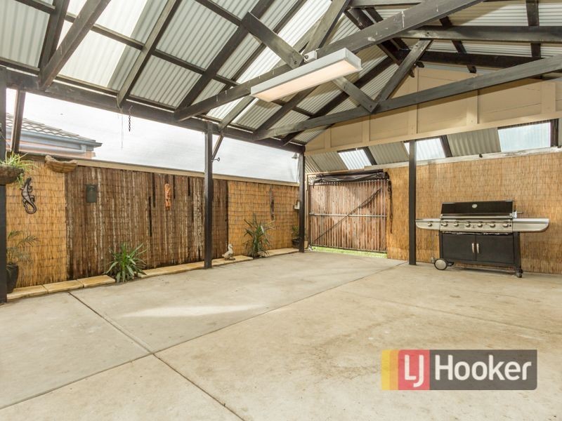 6 Cranberry Place, Cranbourne VIC 3977