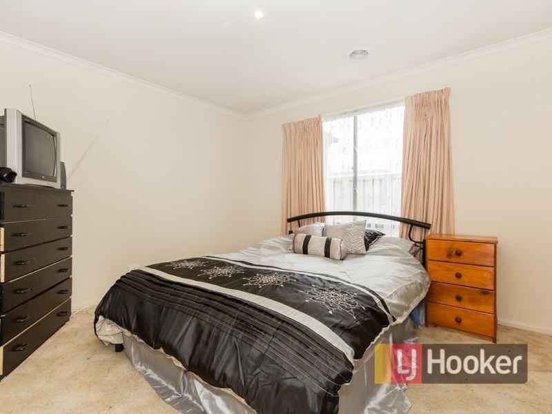 6 Cranberry Place, Cranbourne VIC 3977