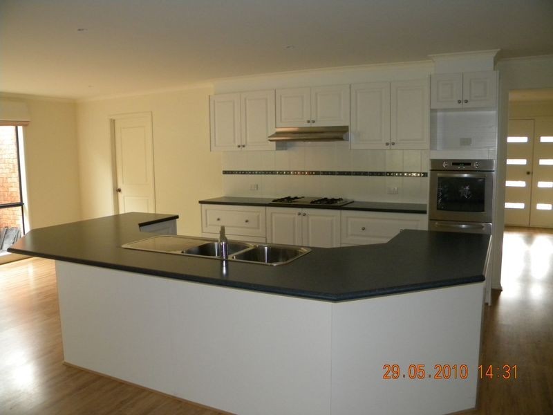 43 Golden Grove, Narre Warren VIC 3805