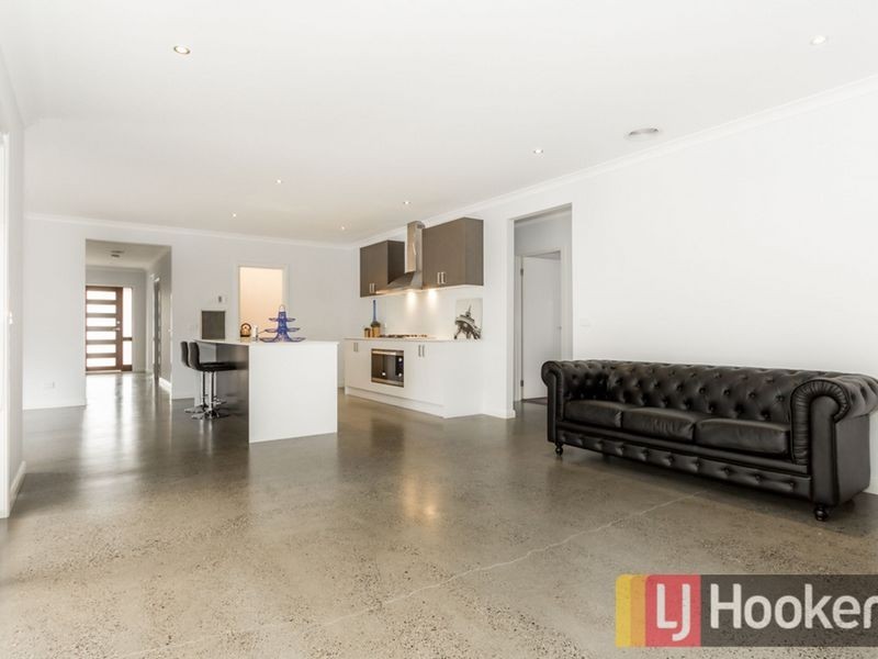 11 Hermes Avenue, Cranbourne West VIC 3977