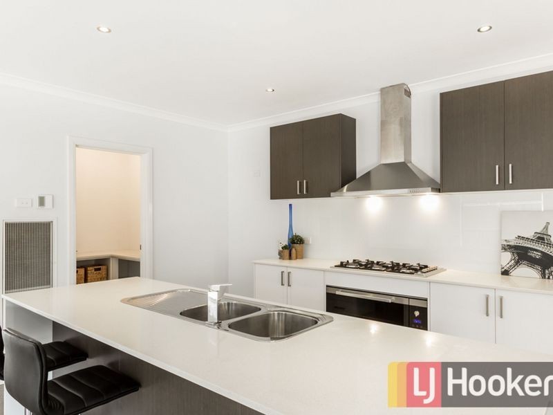 11 Hermes Avenue, Cranbourne West VIC 3977