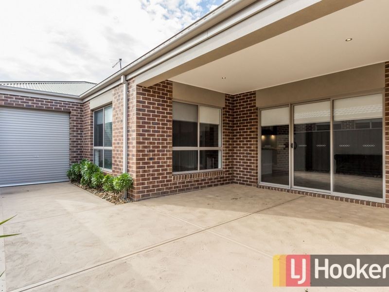 11 Hermes Avenue, Cranbourne West VIC 3977
