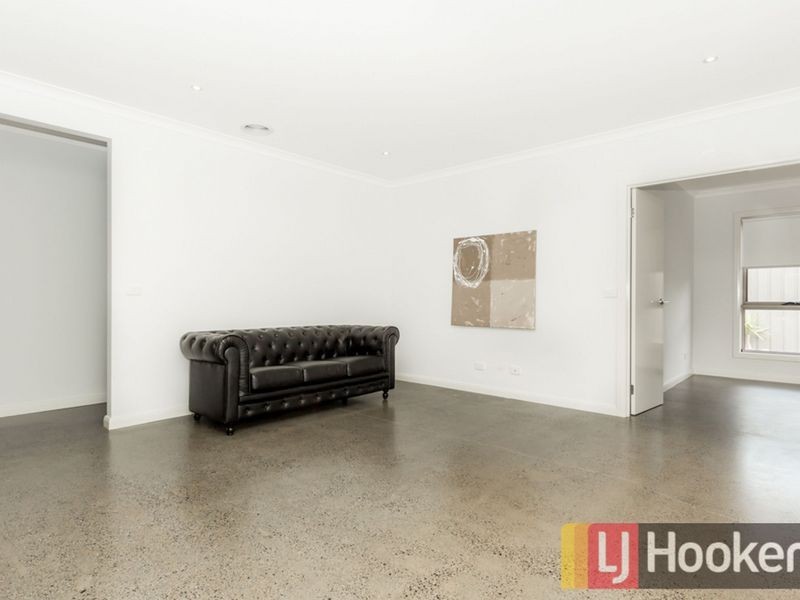 11 Hermes Avenue, Cranbourne West VIC 3977